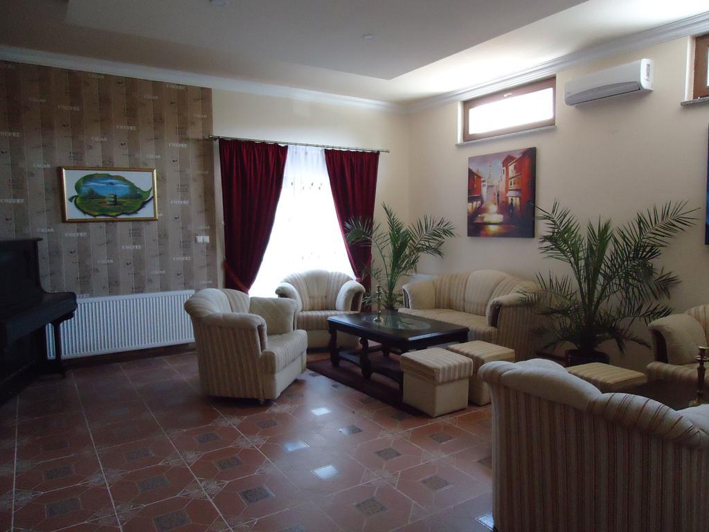 מדולין Hotel Koral מראה חיצוני תמונה