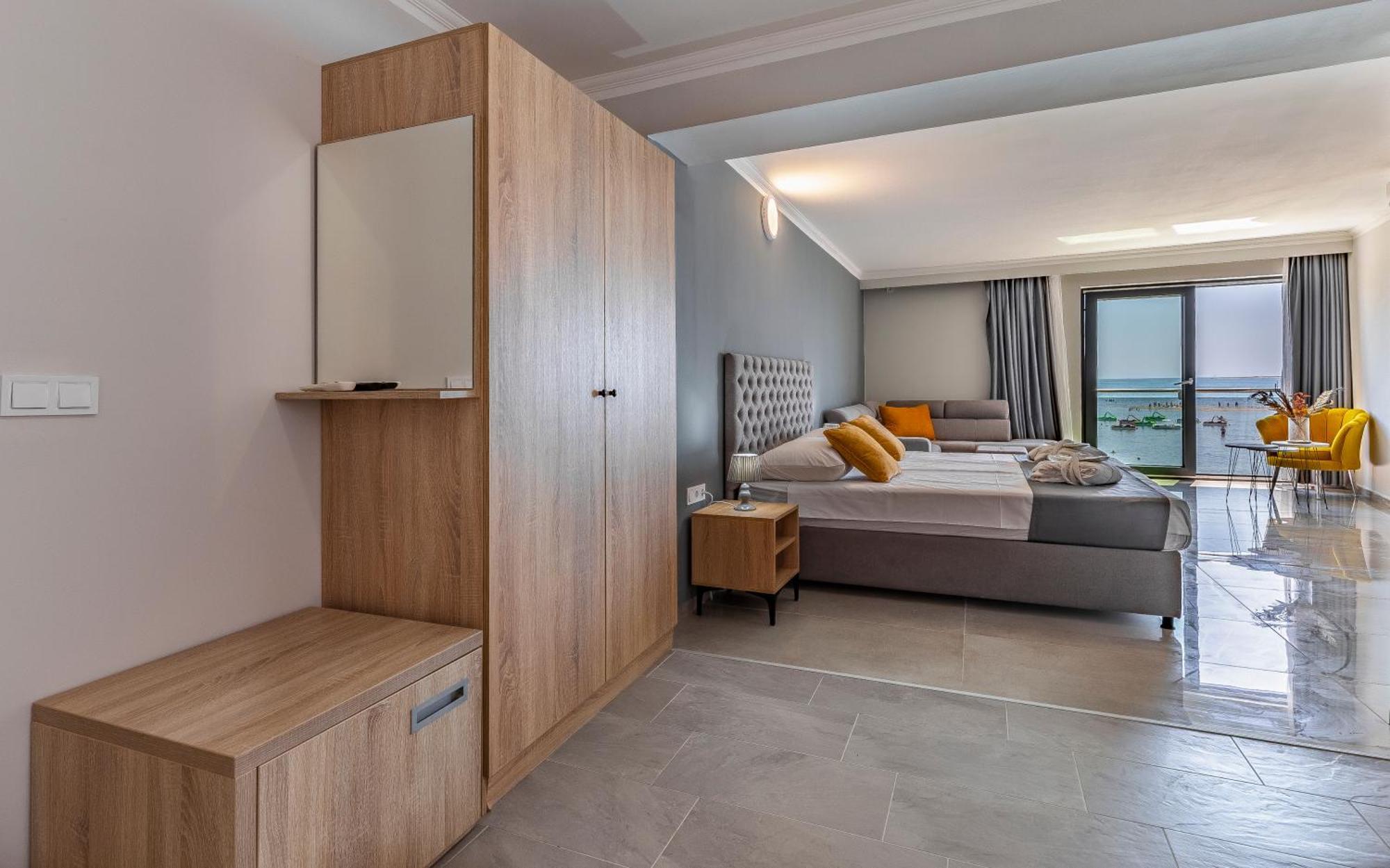 מדולין Hotel Koral מראה חיצוני תמונה