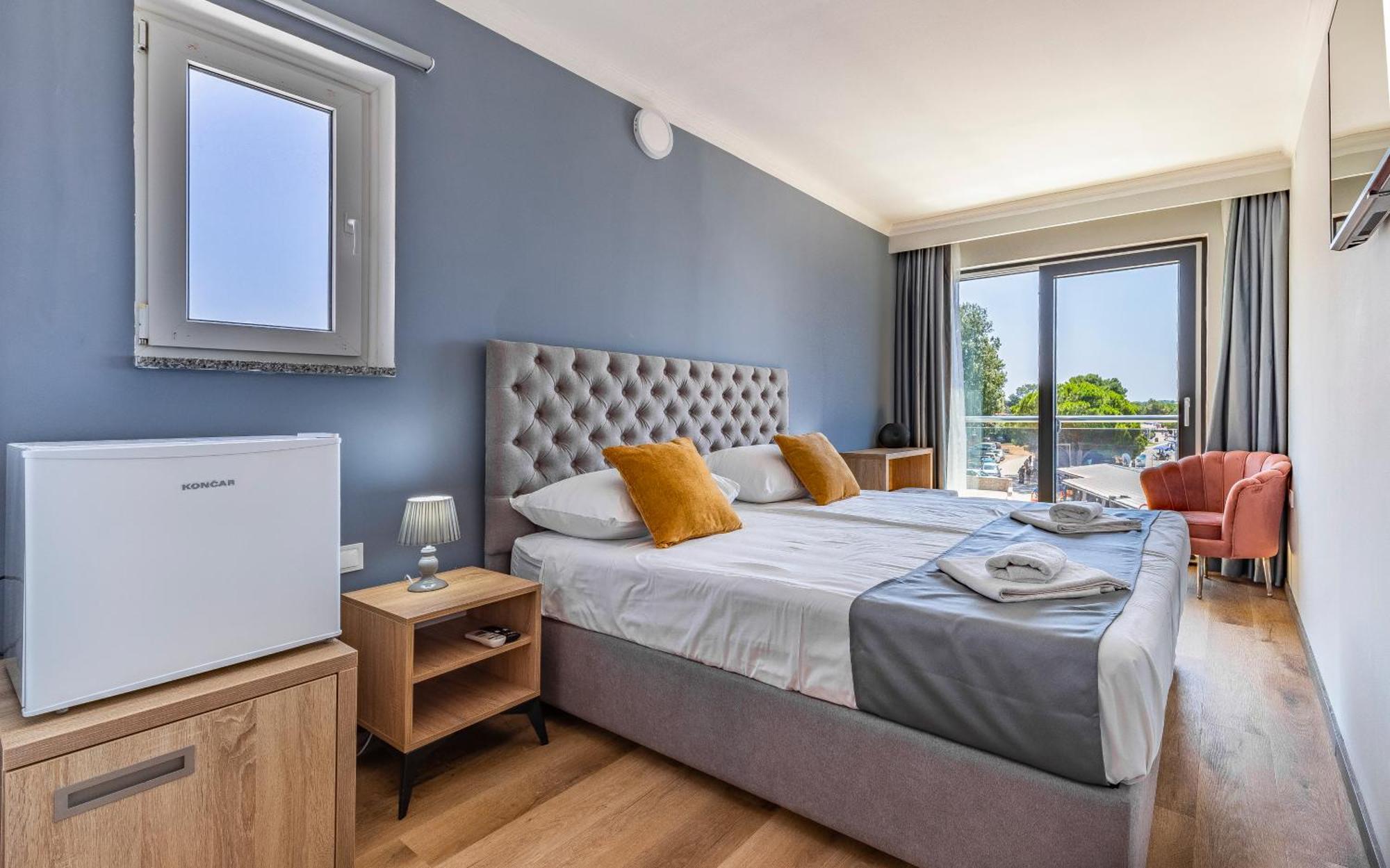 מדולין Hotel Koral מראה חיצוני תמונה