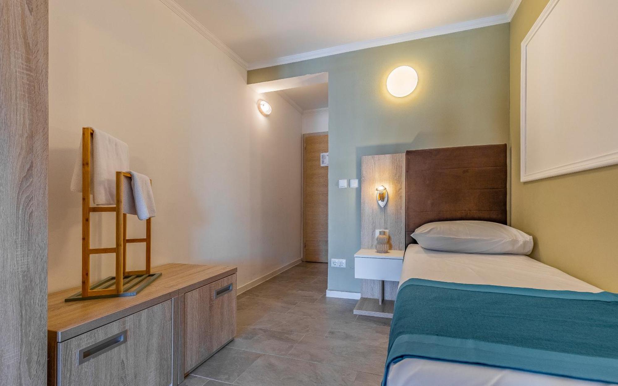מדולין Hotel Koral מראה חיצוני תמונה