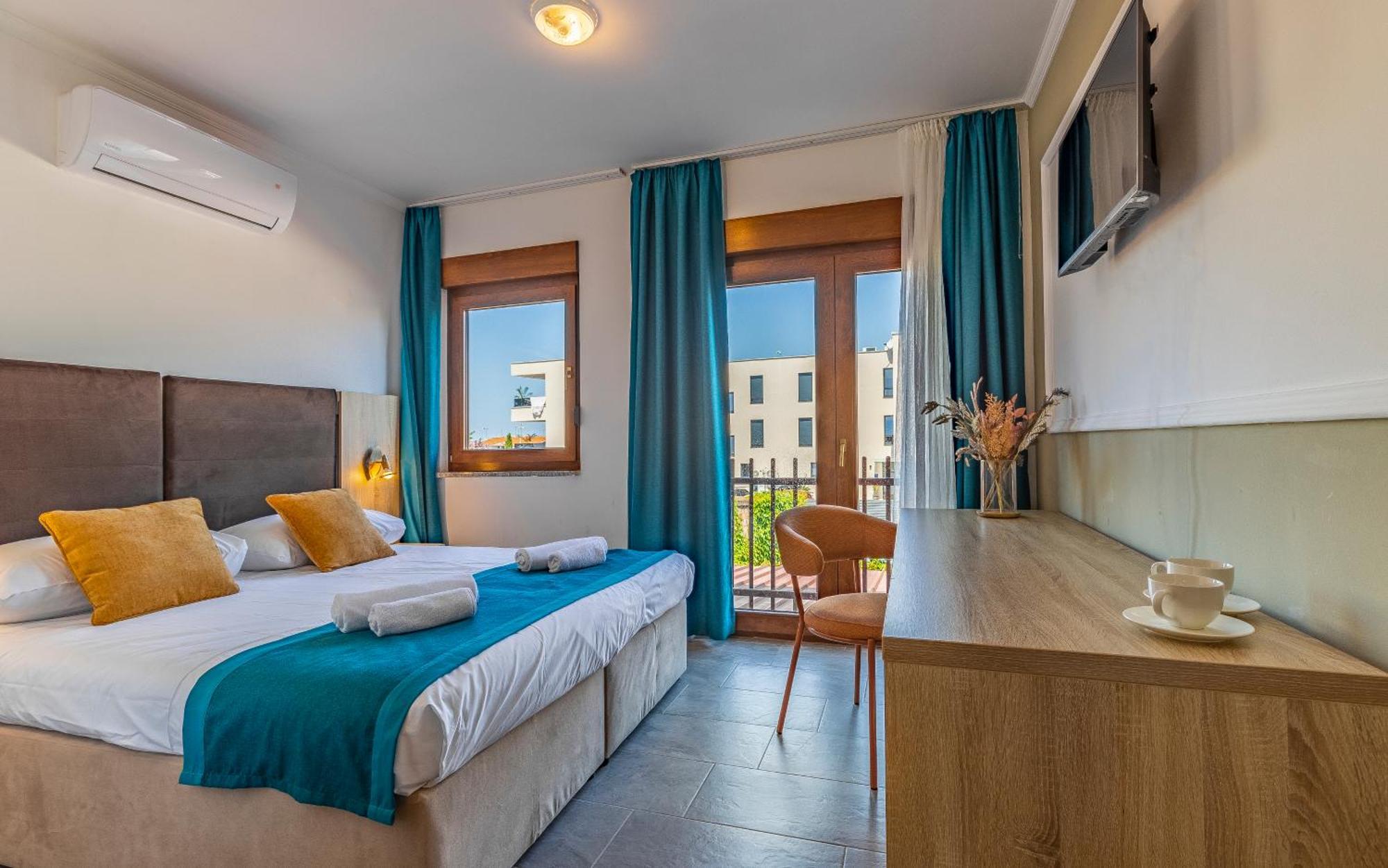 מדולין Hotel Koral מראה חיצוני תמונה