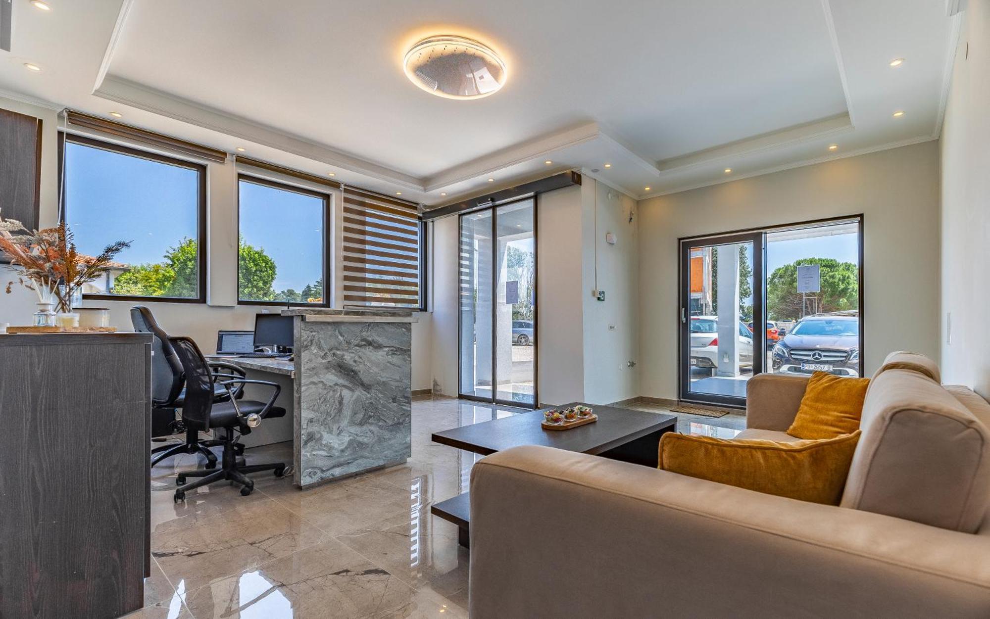 מדולין Hotel Koral מראה חיצוני תמונה