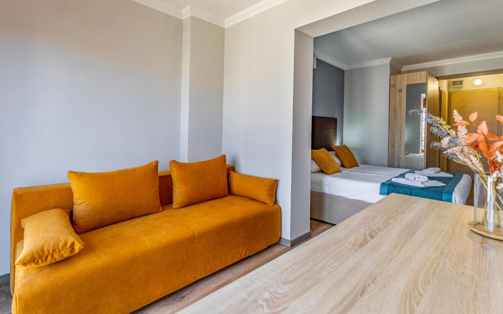 מדולין Hotel Koral מראה חיצוני תמונה
