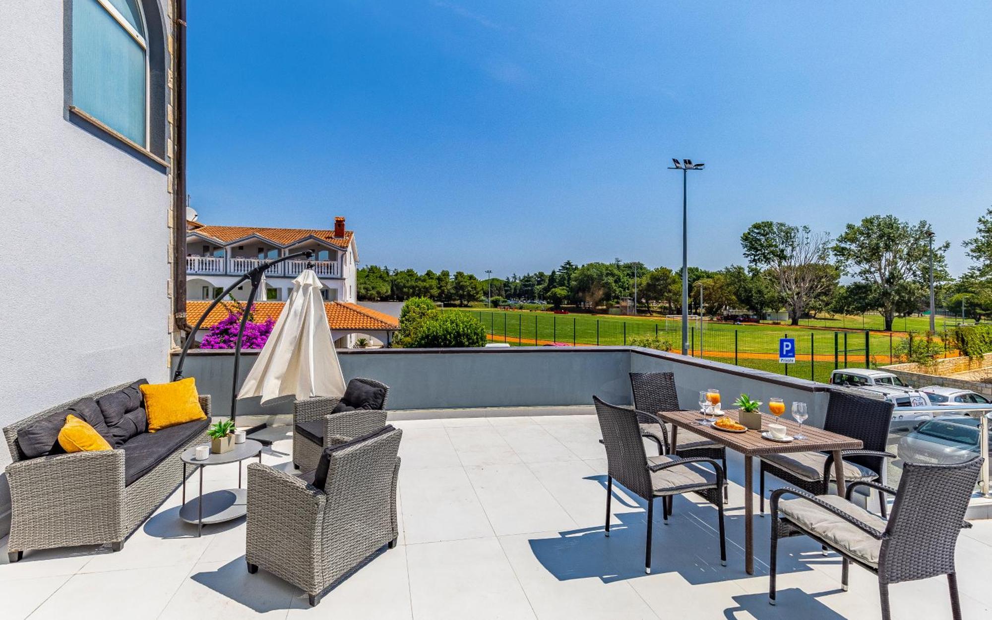 מדולין Hotel Koral מראה חיצוני תמונה