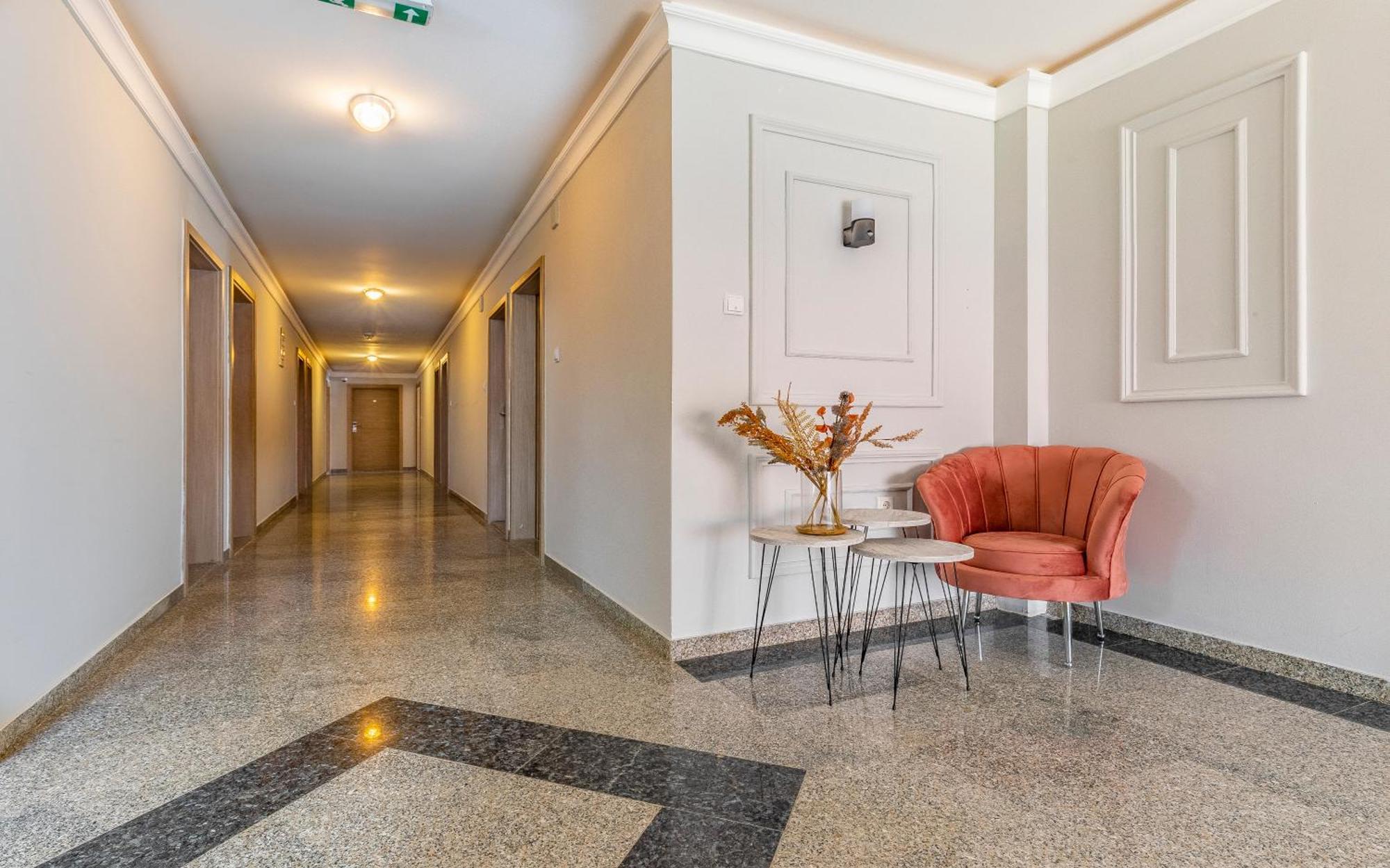 מדולין Hotel Koral מראה חיצוני תמונה