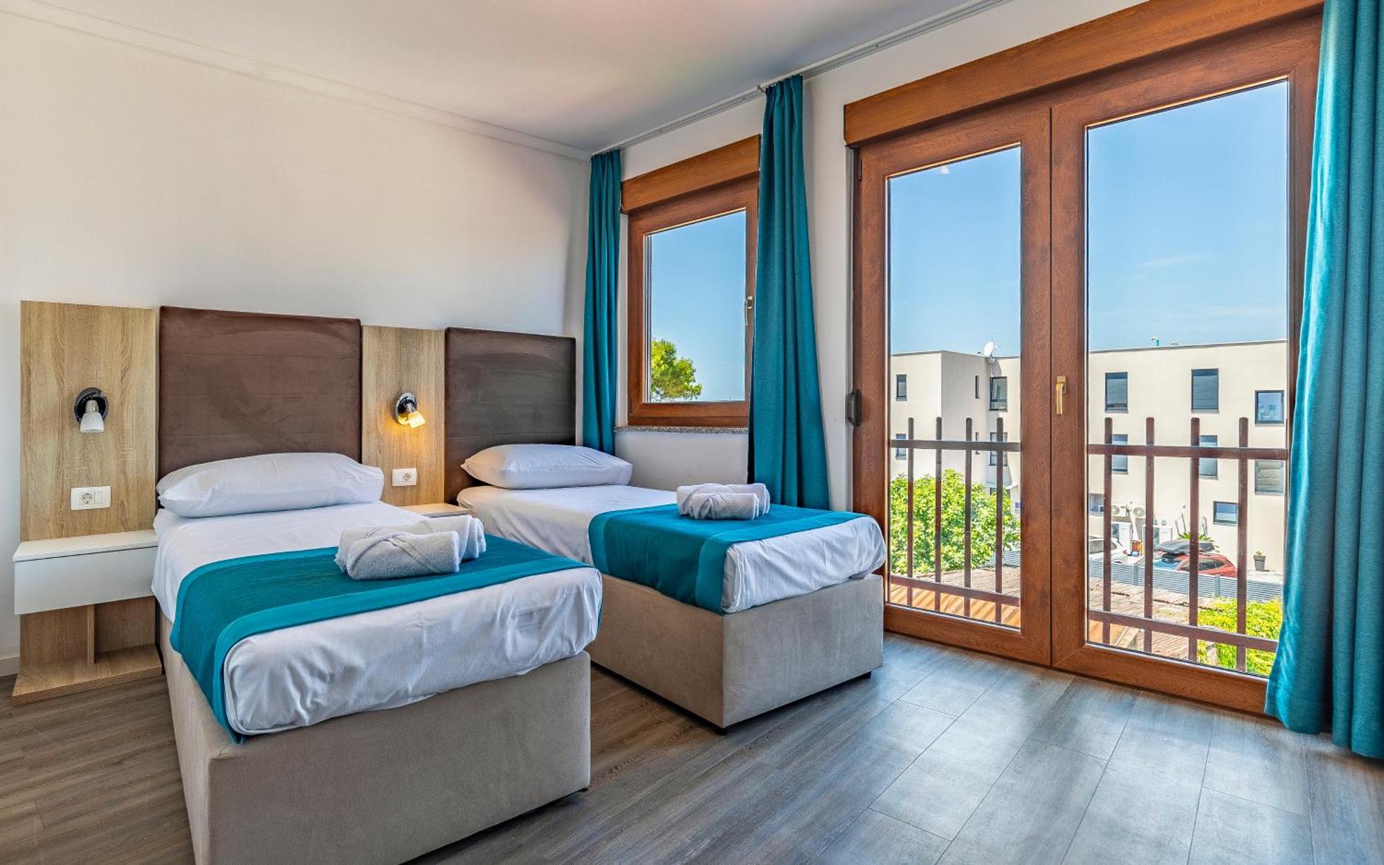 מדולין Hotel Koral מראה חיצוני תמונה