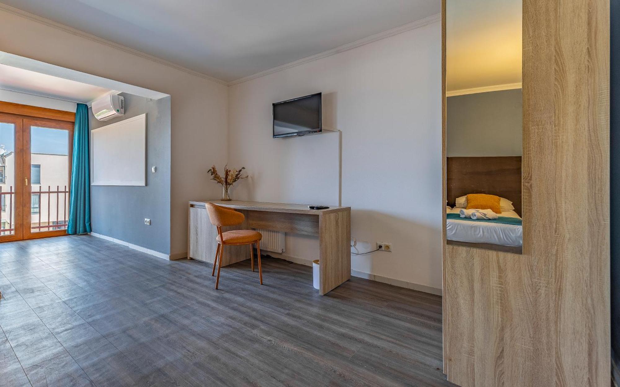 מדולין Hotel Koral מראה חיצוני תמונה