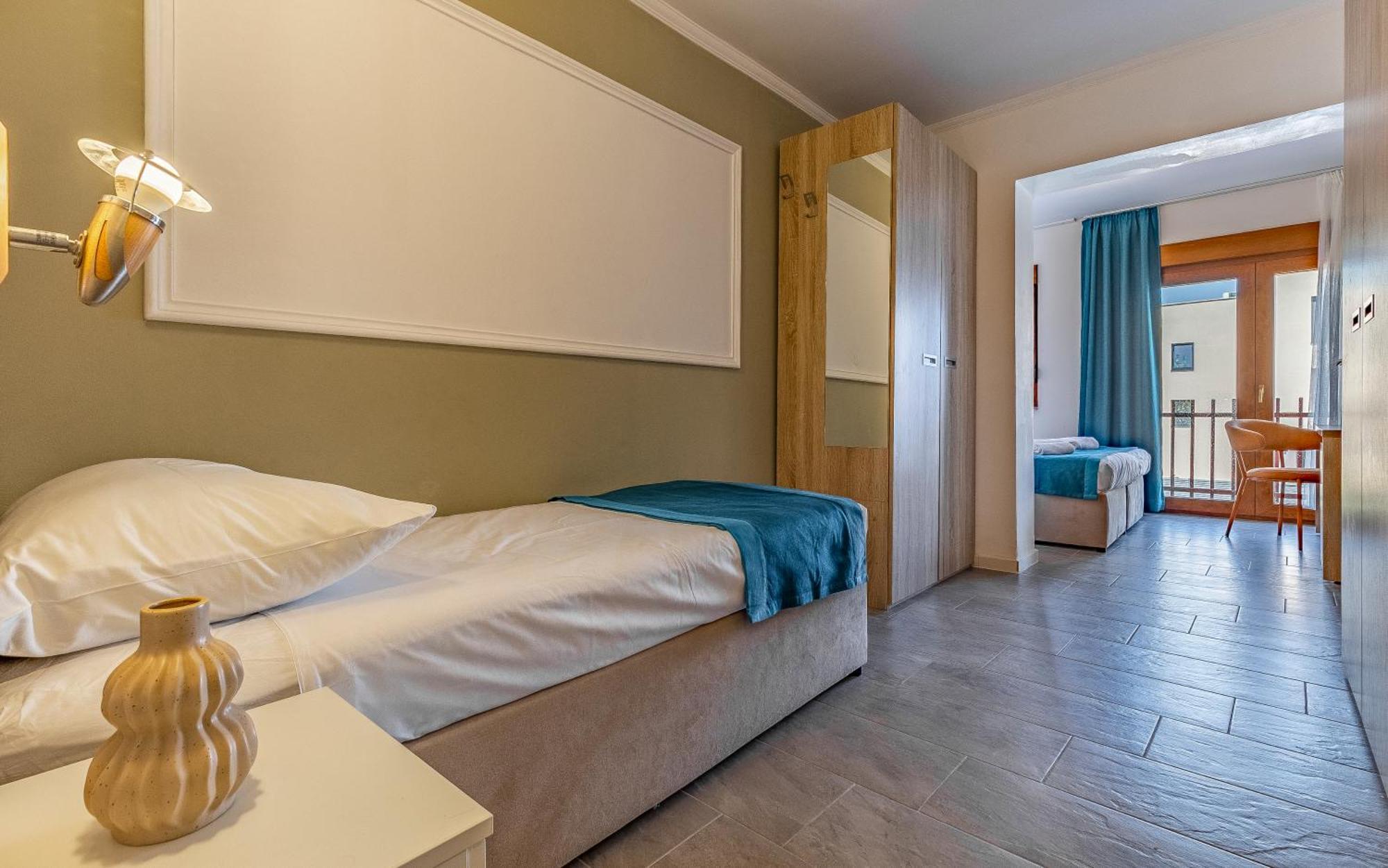 מדולין Hotel Koral מראה חיצוני תמונה